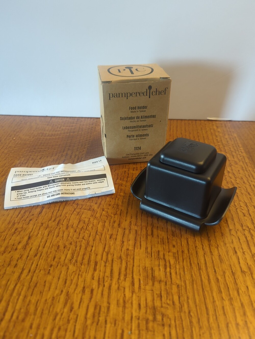 New Pampered Chef Black Food Holder #1124 With Box and Instructions